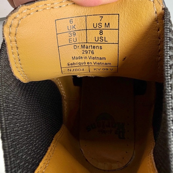 Dr. Martens 2976 Smooth Leather Chelsea Boots Black Unisex Men 7 Women 8 Classic - Picture 7 of 13